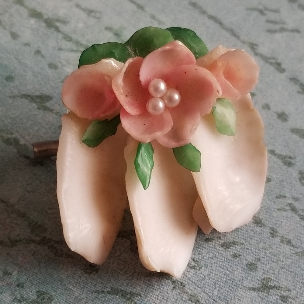 Vintage seashell brooch floral pastel pink sea shell green faux pearls mermaid